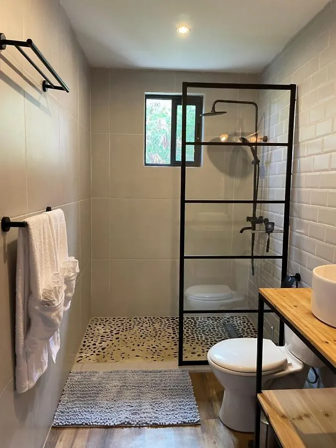 Spacious Modern Apartment Noord 0*,