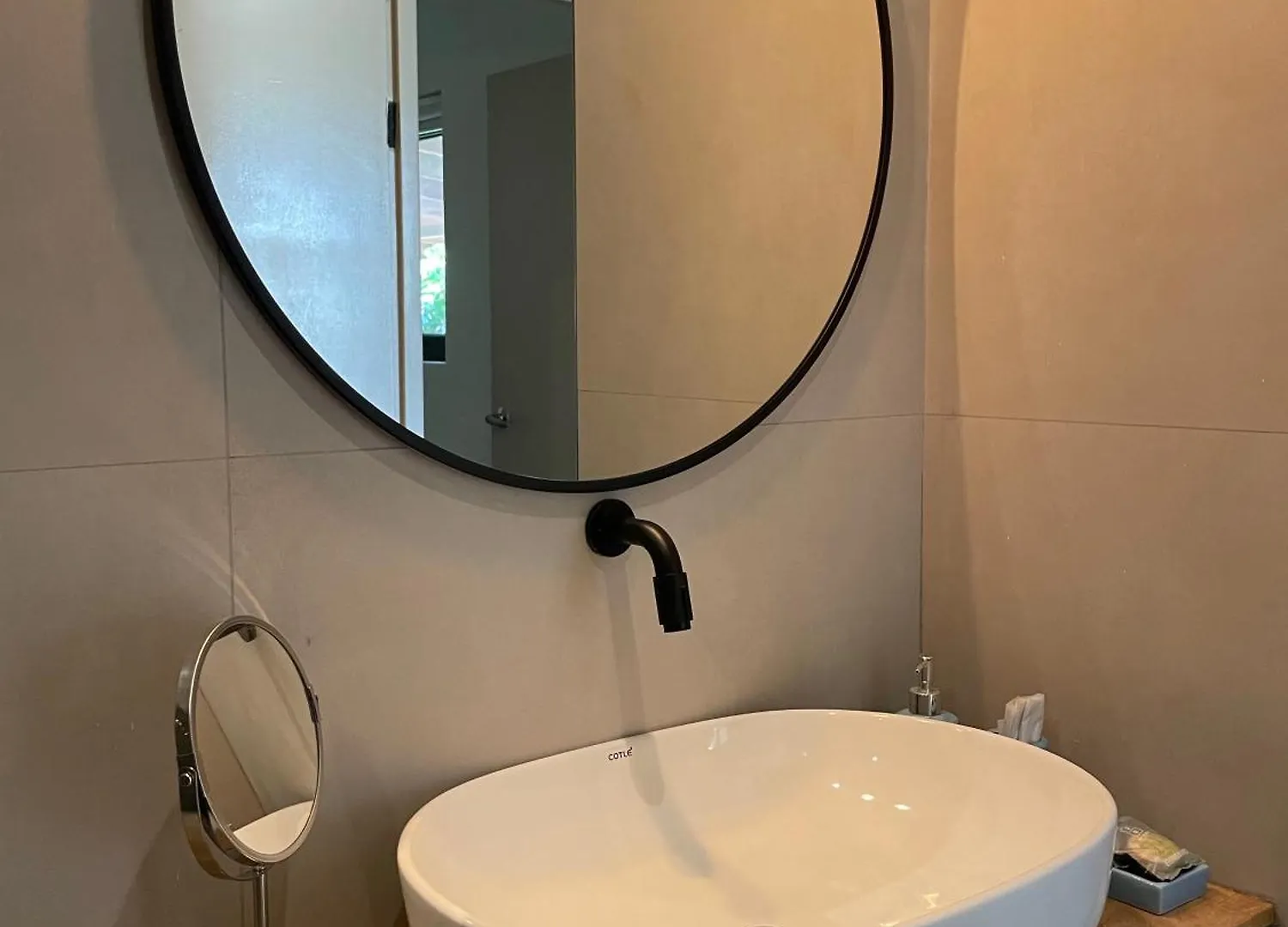 Spacious Modern Apartment Noord